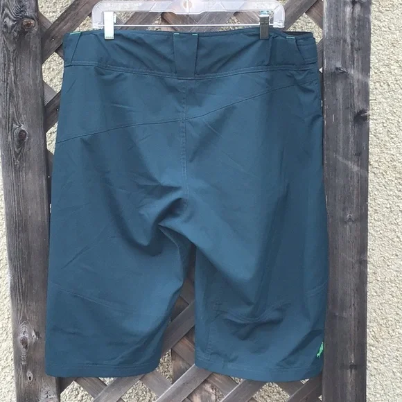 The North Face blue/green shorts with pockets - Picture 4 of 16